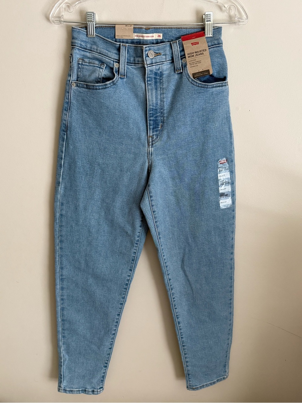 Women’s Levi’s high waisted Mom jeans New 26 x 27 light wash